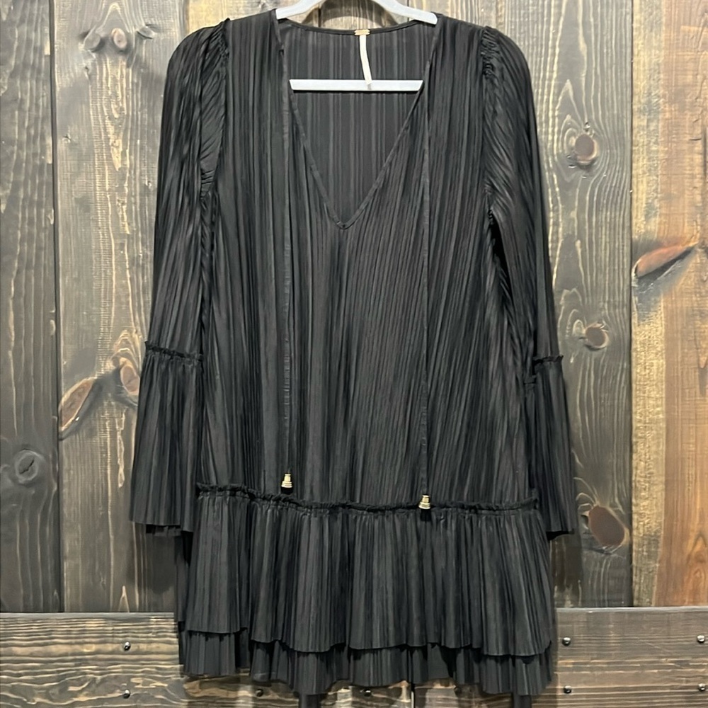 Free People Can’t Help It Mini Dress Size XS Black Oversized Pleated Flared Boho